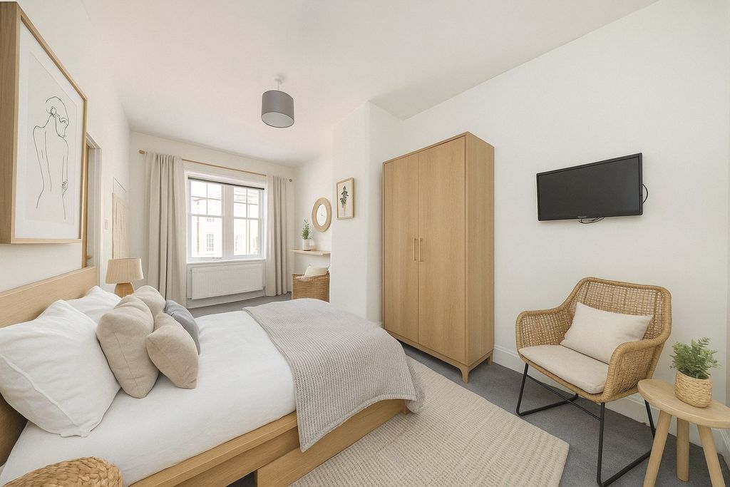 Property photo 3 of 19 Bed 1 Virtual Stage