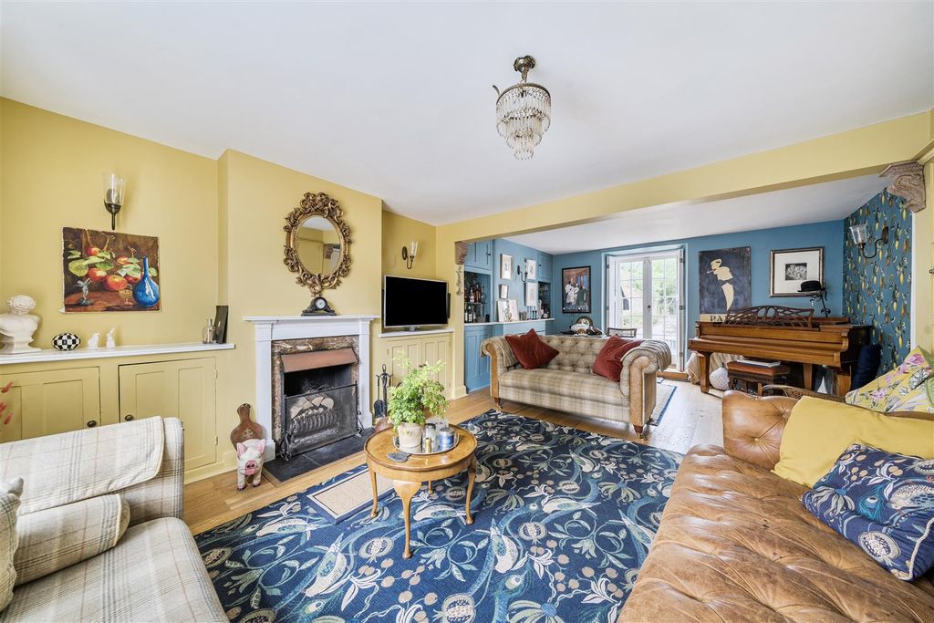 Property photo 2 of 16 Sitting Room