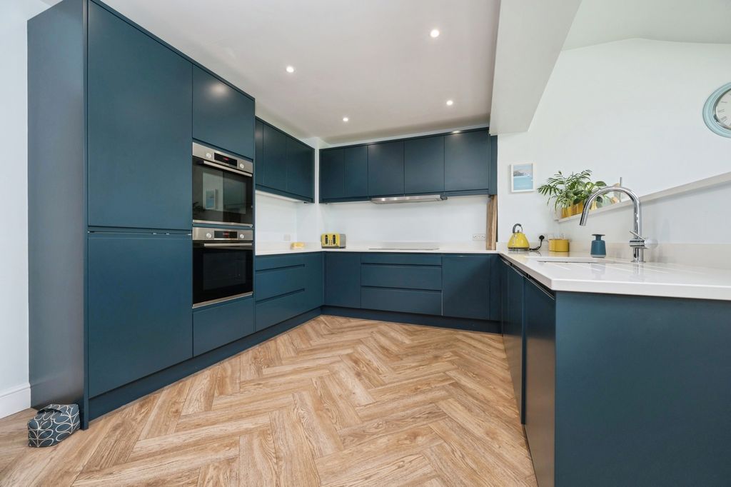 Property photo 3 of 20 Pbox-Img.Jpg