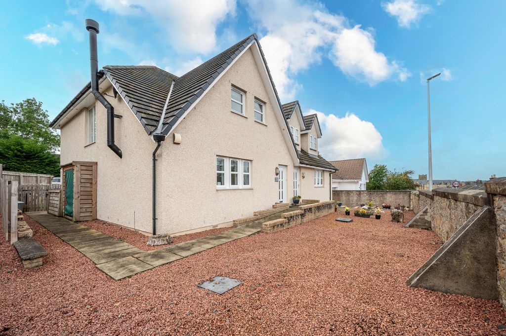 Property photo 1 of 28