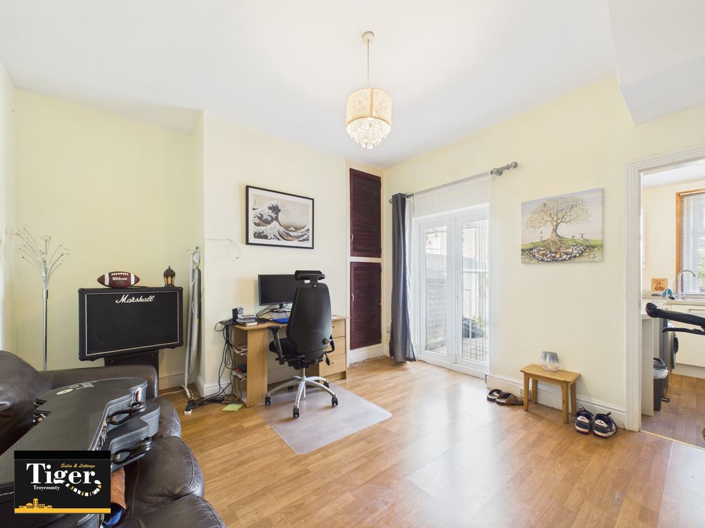 Property photo 3 of 11