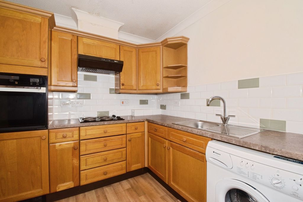 Property photo 3 of 15 Kitchen