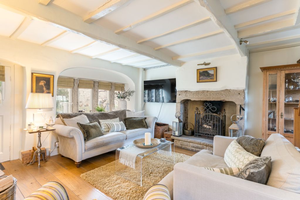 Property photo 3 of 43 Sitting Room