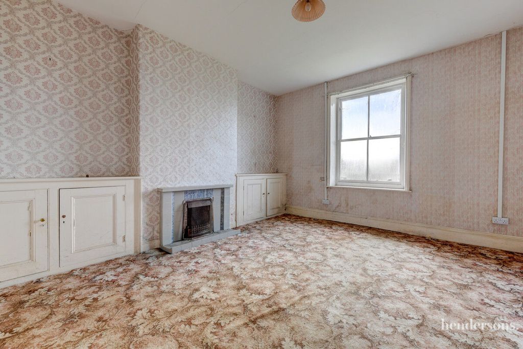 Property photo 3 of 27