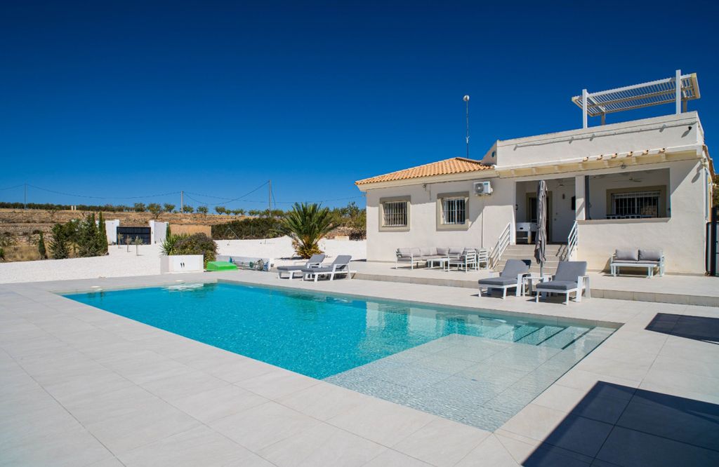 Property photo 1 of 50