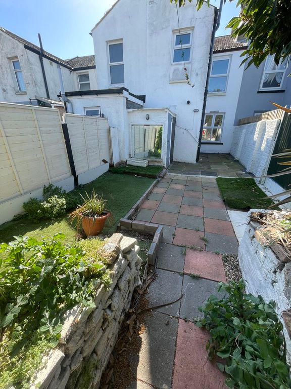 Property photo 3 of 9 Photo 5