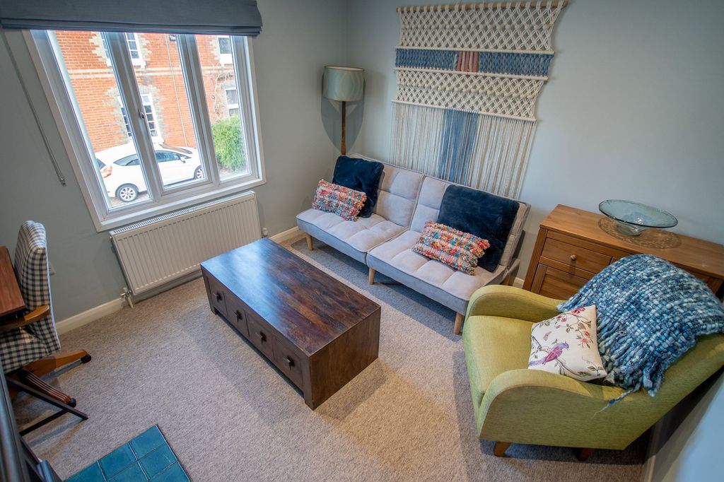 Property photo 3 of 10 Lounge