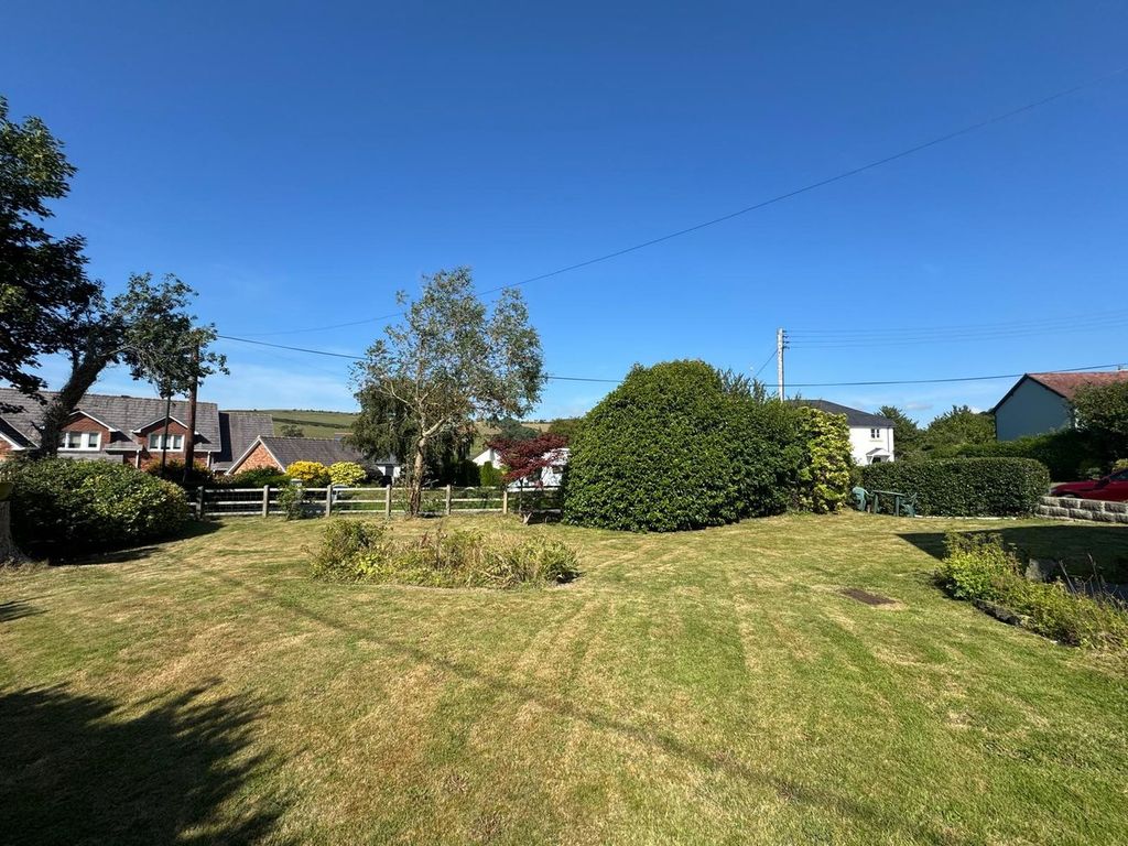 Property photo 2 of 20