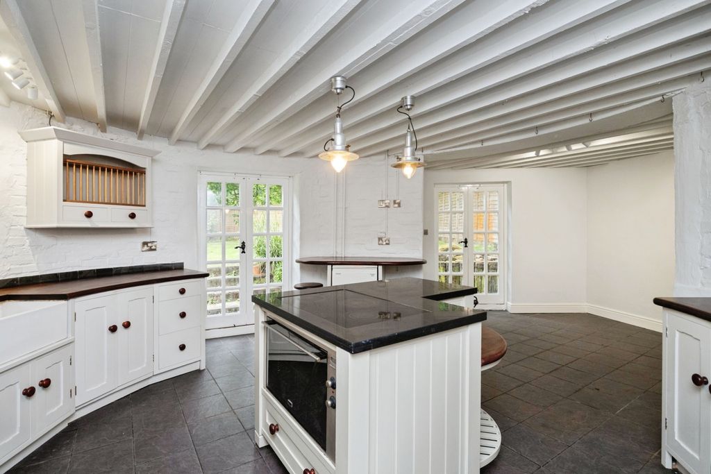 Property photo 3 of 17 Kitchen