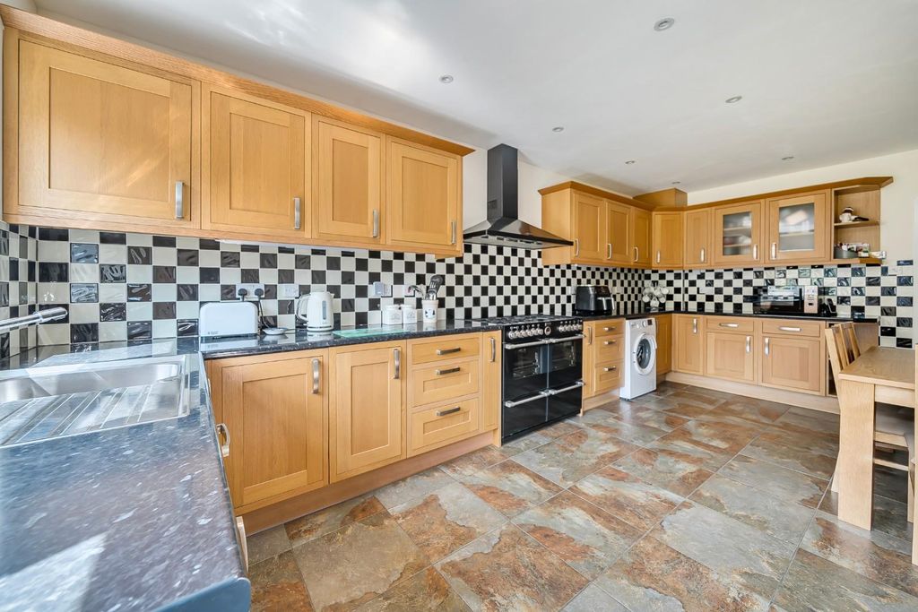 Property photo 3 of 18 1341646-17-689F62B65Caf3.Jpg