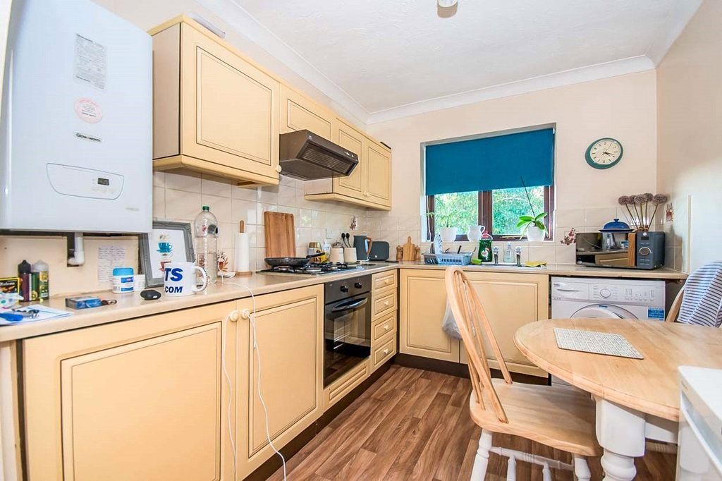 Property photo 2 of 9 Kitchen
