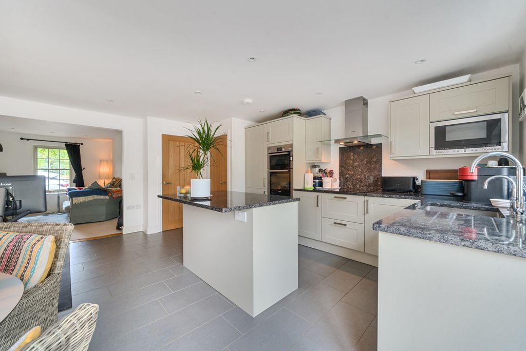 Property photo 2 of 20 1344156-20-68Af4c...