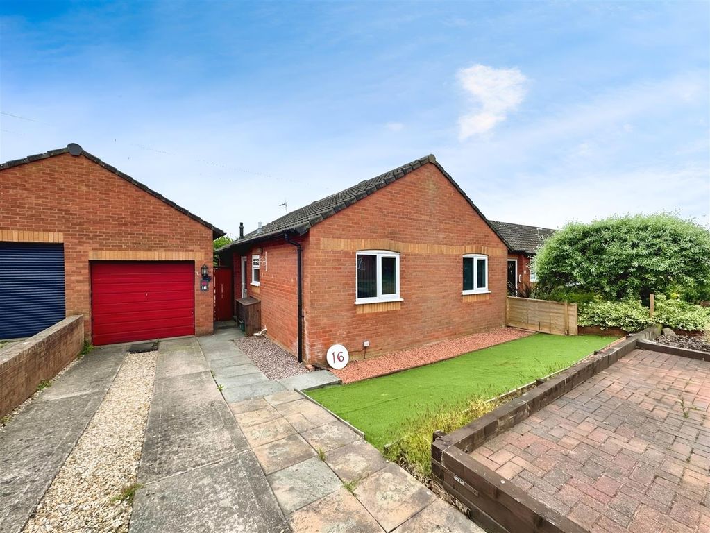 Property photo 1 of 20 16 Sunnycroft