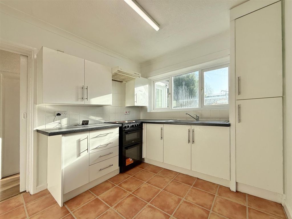 Property photo 3 of 18 Kitchen (2).Jpg