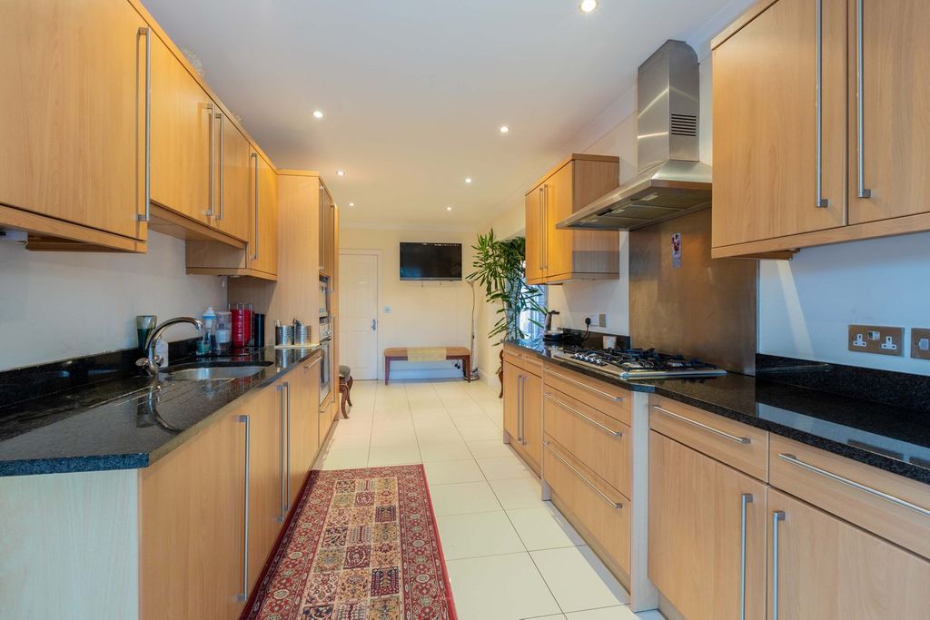 Property photo 2 of 22