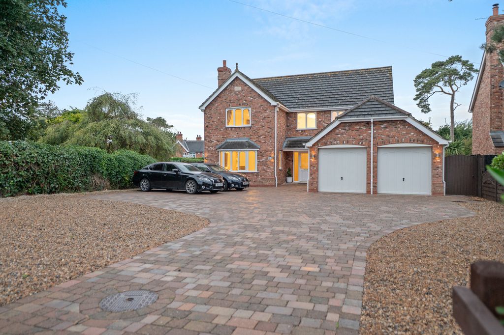 Property photo 1 of 43