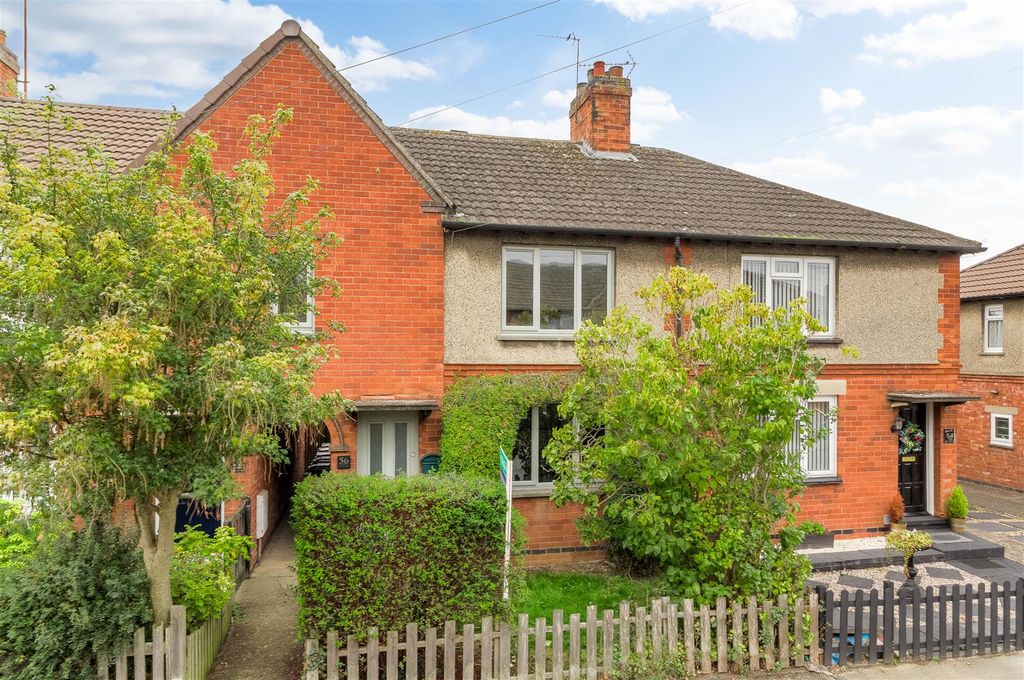 Property photo 1 of 8 56 Eastfield Crescent - Front
