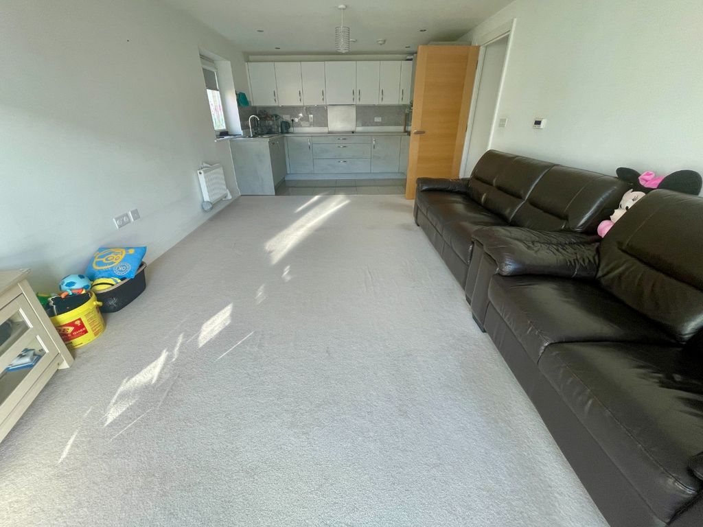 Property photo 2 of 10 4724381