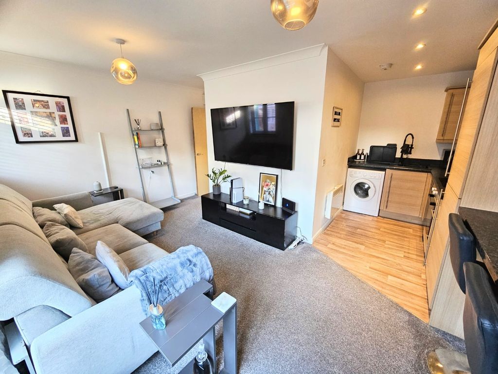 Property photo 2 of 13 3896254