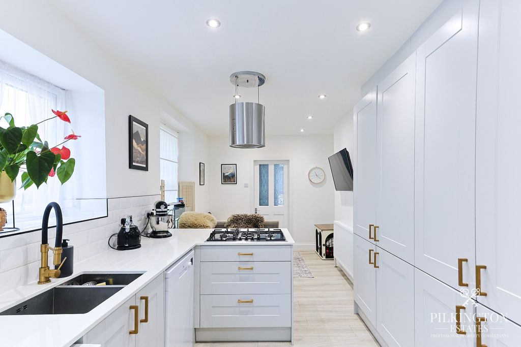 Property photo 2 of 16 5392411
