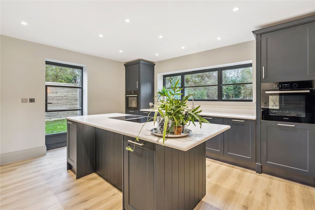 Property photo 3 of 18 Kitchen