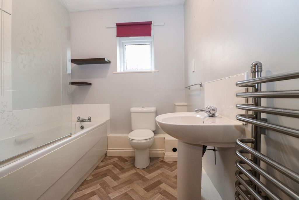 Property photo 3 of 14 Bathroom