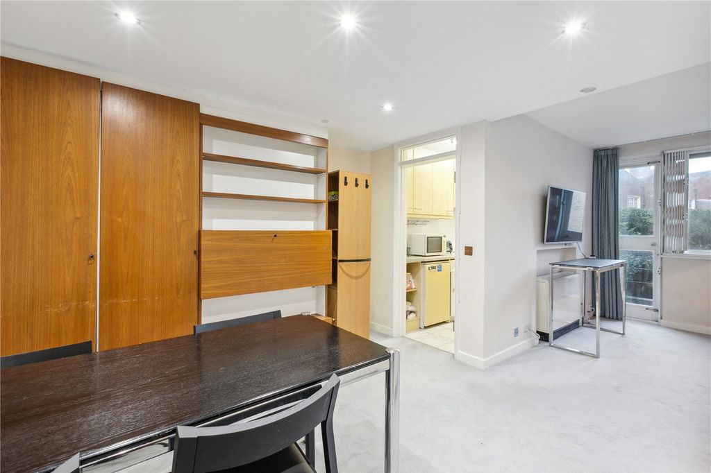 Property photo 3 of 8 Dining Area
