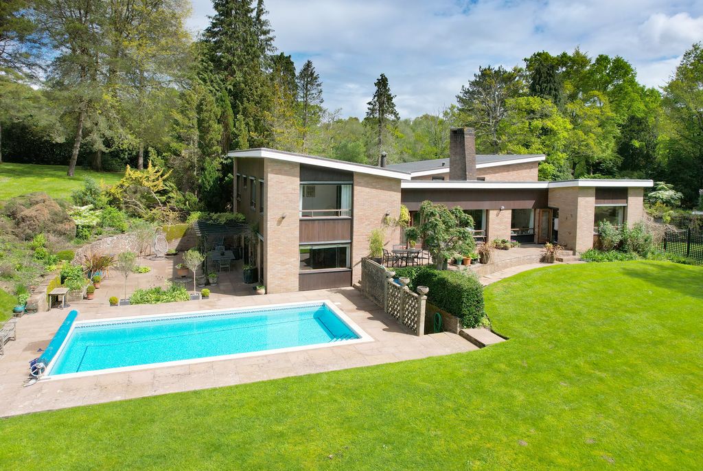 Property photo 2 of 33 Pheasantry New Main 2024