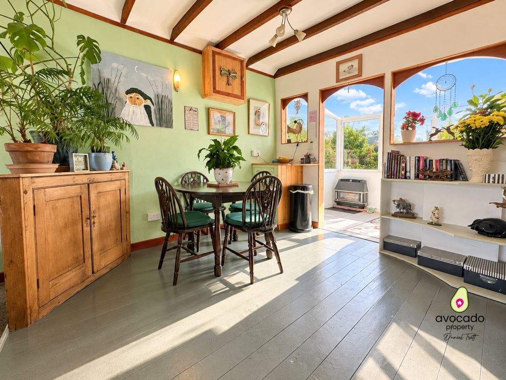 Property photo 2 of 16 5516743