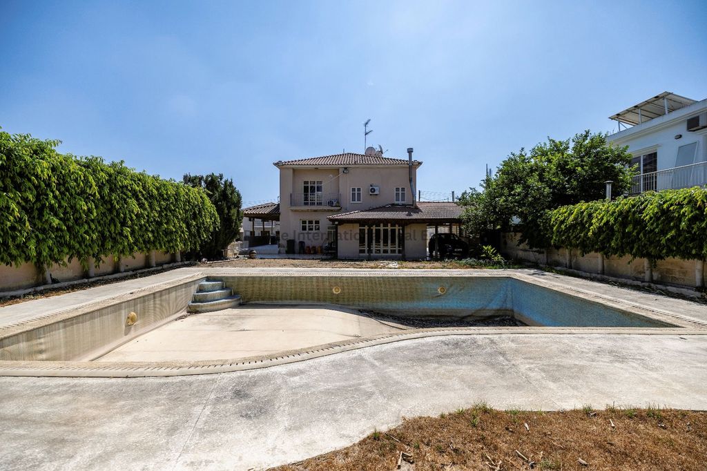 Property photo 1 of 44