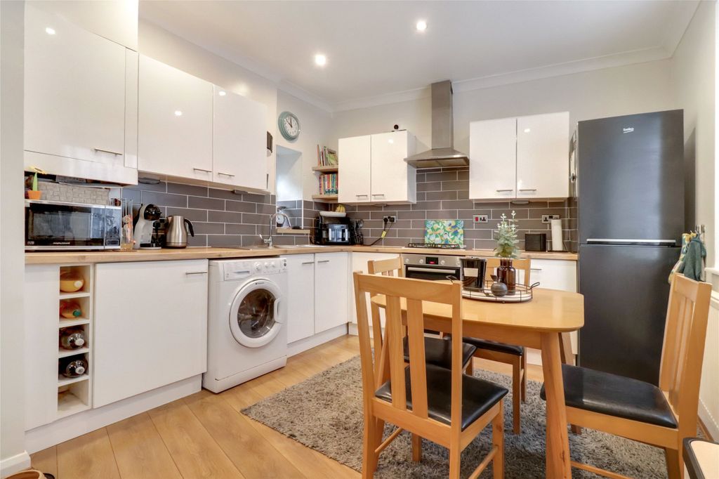 Property photo 3 of 11 3 - Picture No. 05