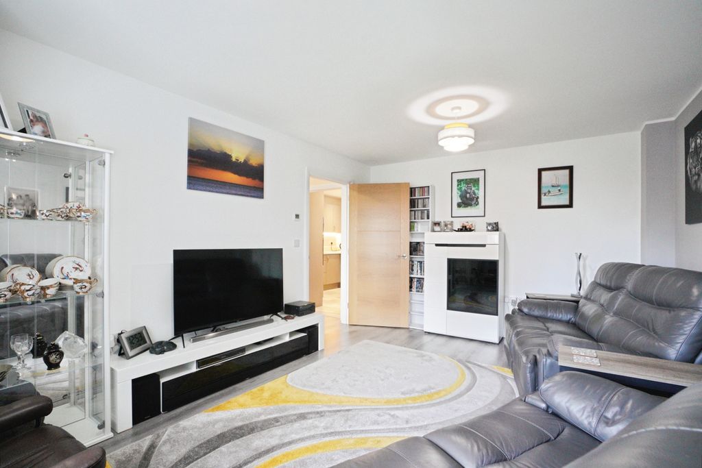 Property photo 2 of 22 Lounge