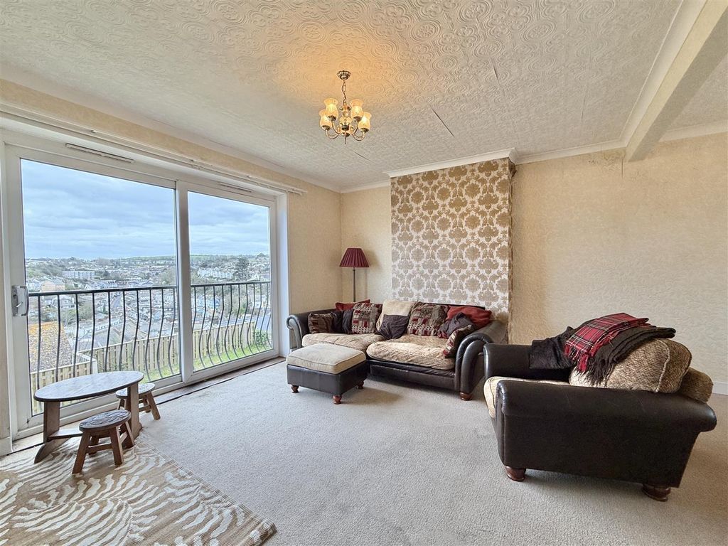 Property photo 3 of 29 Lounge Area.Jpg