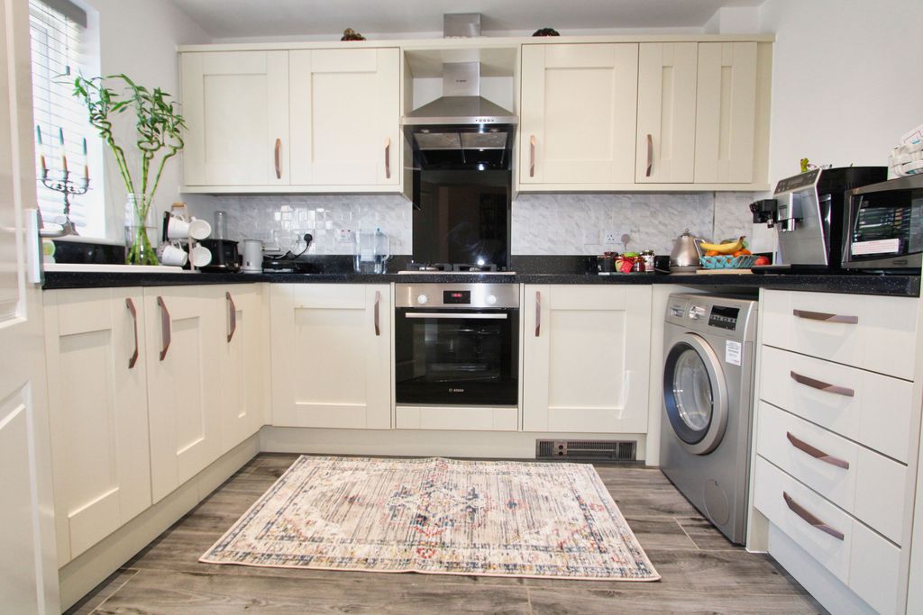 Property photo 2 of 26