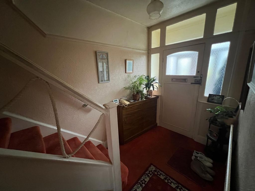Property photo 3 of 6