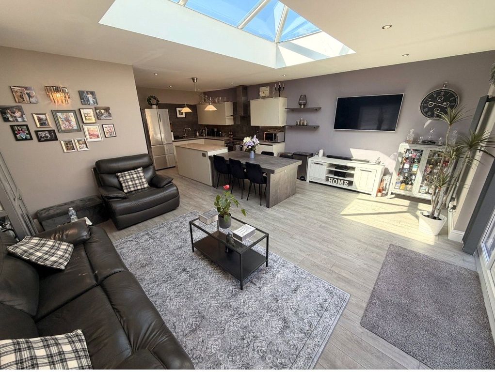 Property photo 2 of 47 Picture No. 34