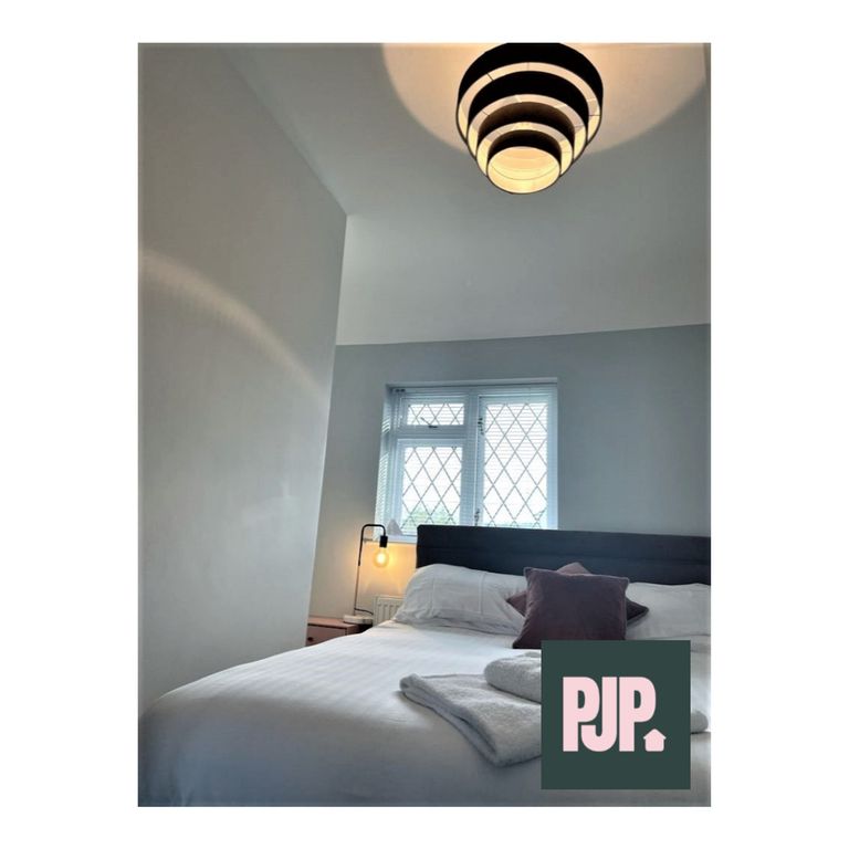 Property photo 2 of 5 A Bright And Inviting Double Bedroom Featuring Mod...