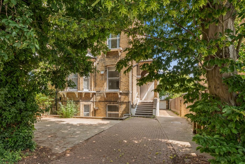 Property photo 1 of 8 Exterior
