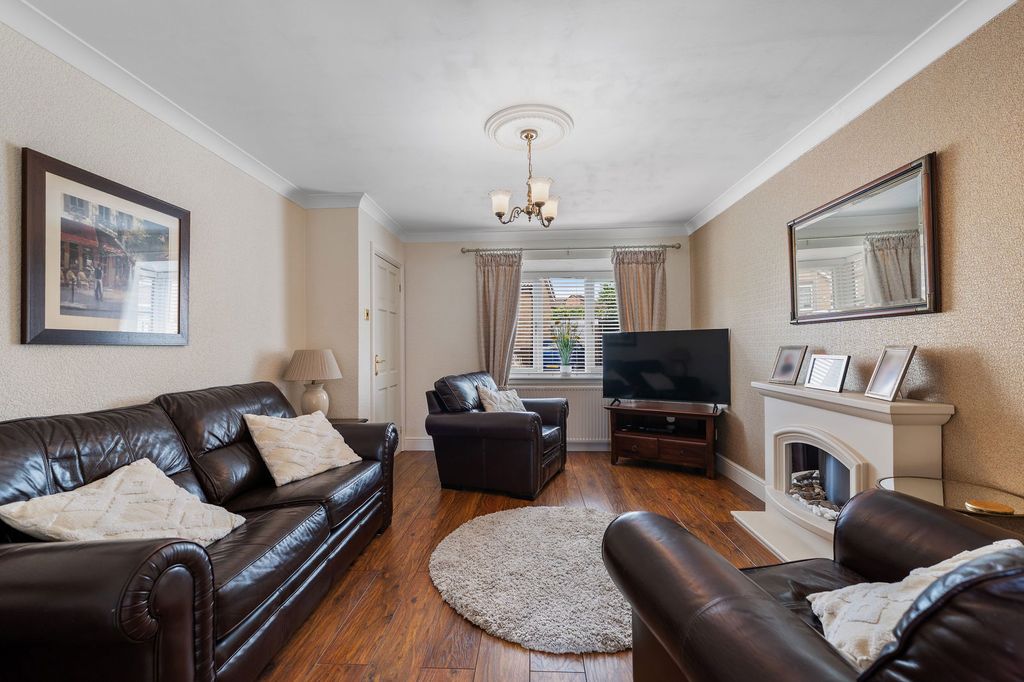 Property photo 2 of 35
