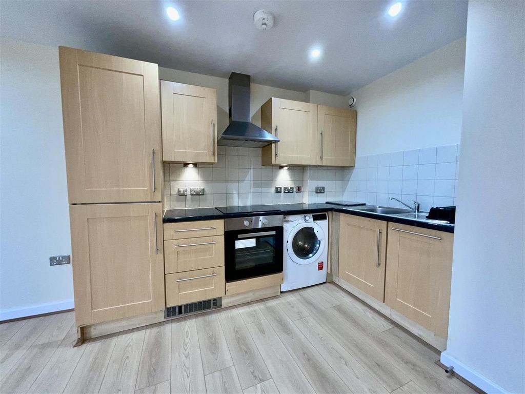 Property photo 3 of 9 Kitchen