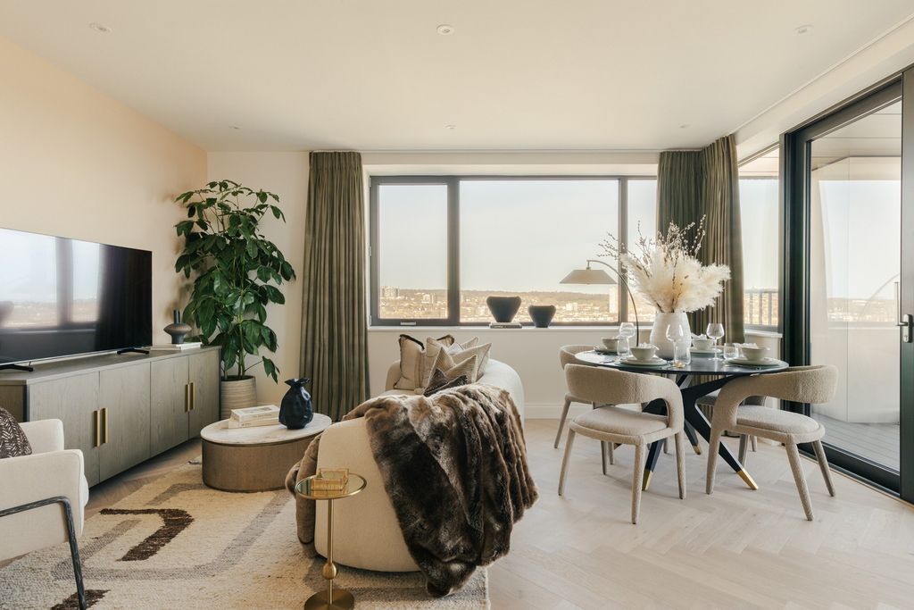 Property photo 1 of 52