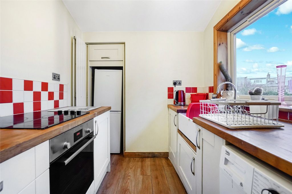 Property photo 3 of 21 Kitchen