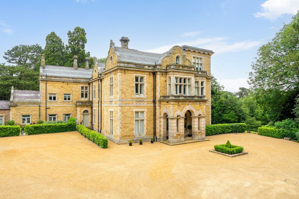 Property photo 1 of 32