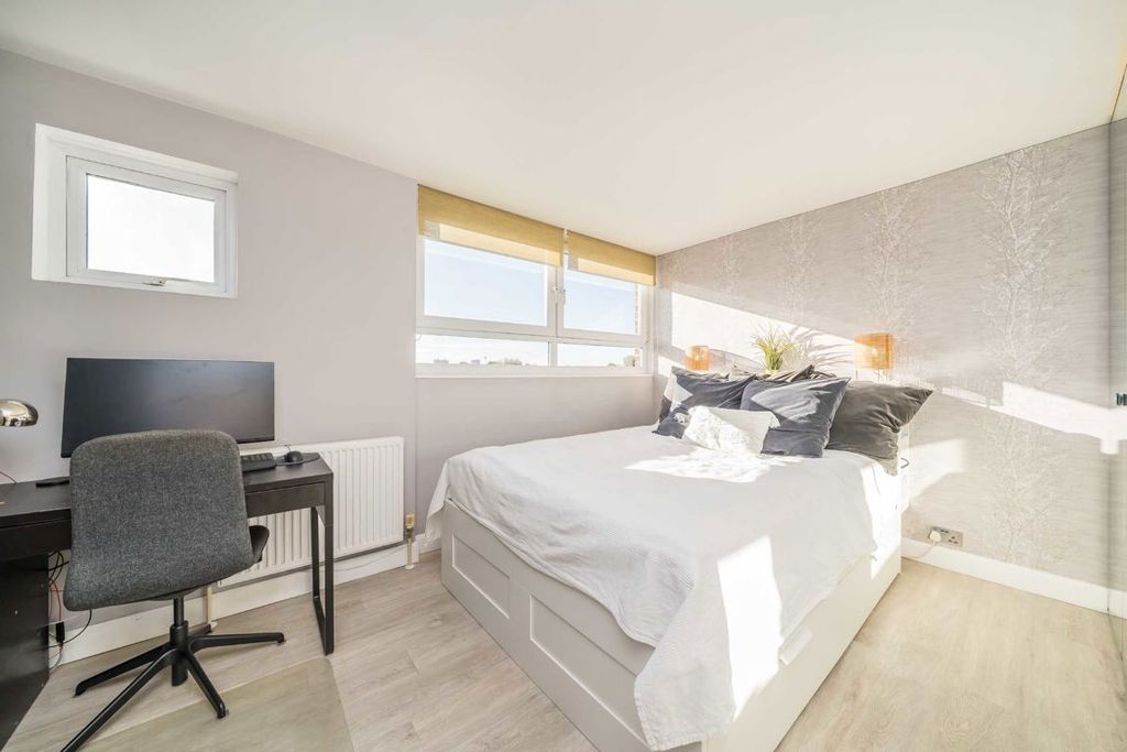 Property photo 3 of 6