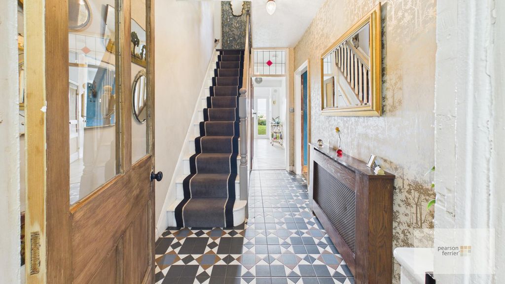 Property photo 3 of 25 Hallway
