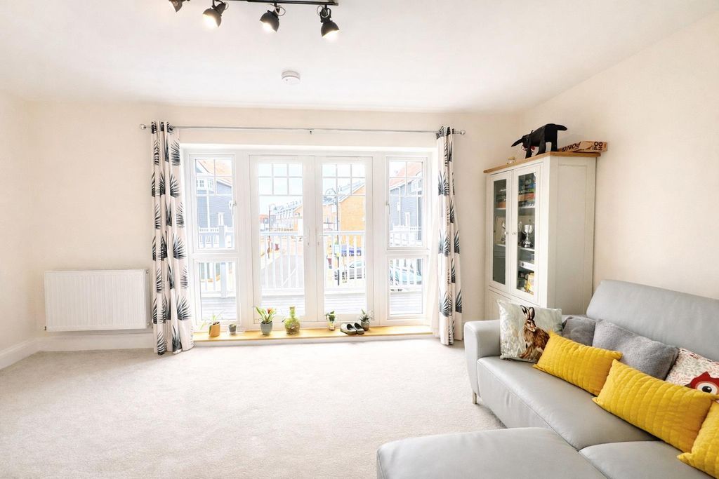 Property photo 3 of 21