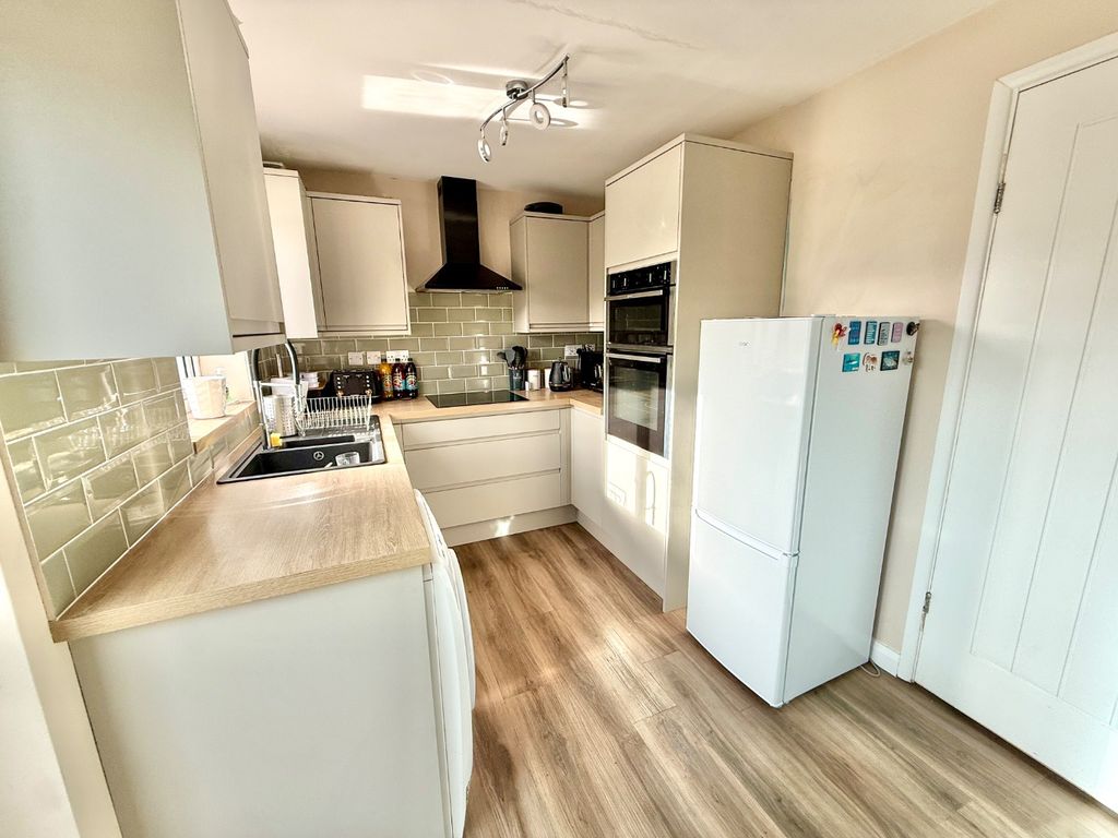 Property photo 2 of 32 5895453
