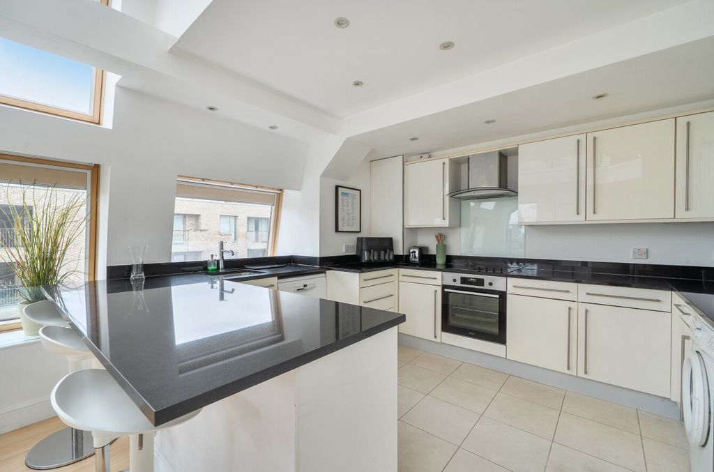 Property photo 2 of 21 1477337-11-6A2Ac8...