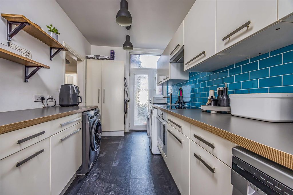 Property photo 2 of 17 Empshott Road, Southsea-Small-Porticomarketing-Nex