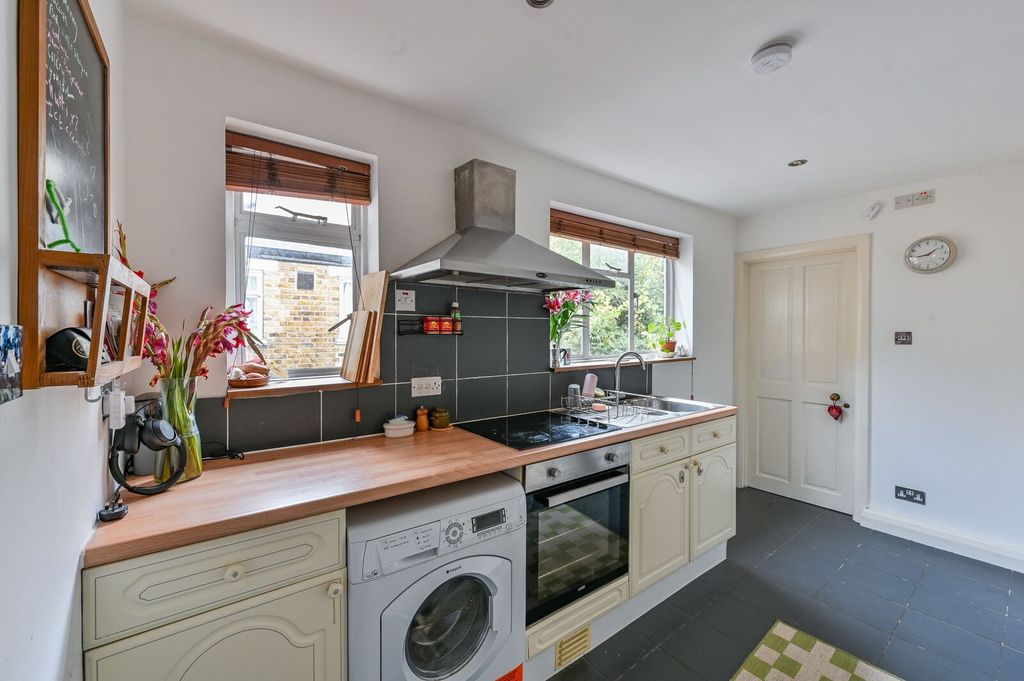 Property photo 2 of 9